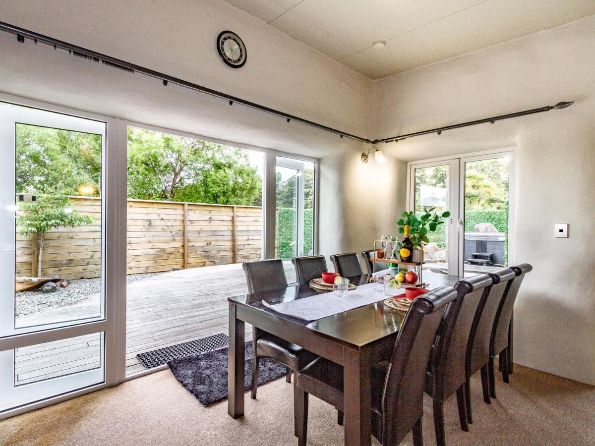 The Grey Straw House - Rangataua Holiday Home オハクネ エクステリア 写真