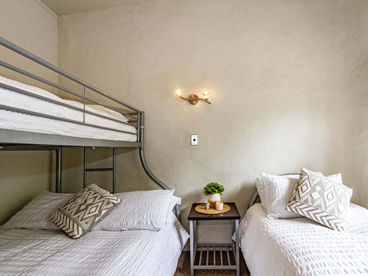 The Grey Straw House - Rangataua Holiday Home オハクネ エクステリア 写真